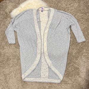 Alya Francesca’s Gray Blue Ribbed Knit Cocoon Cardigan w Cream Lace Trim Size S